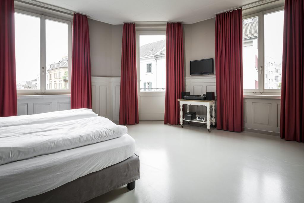 Rothaus Otel Zürih
